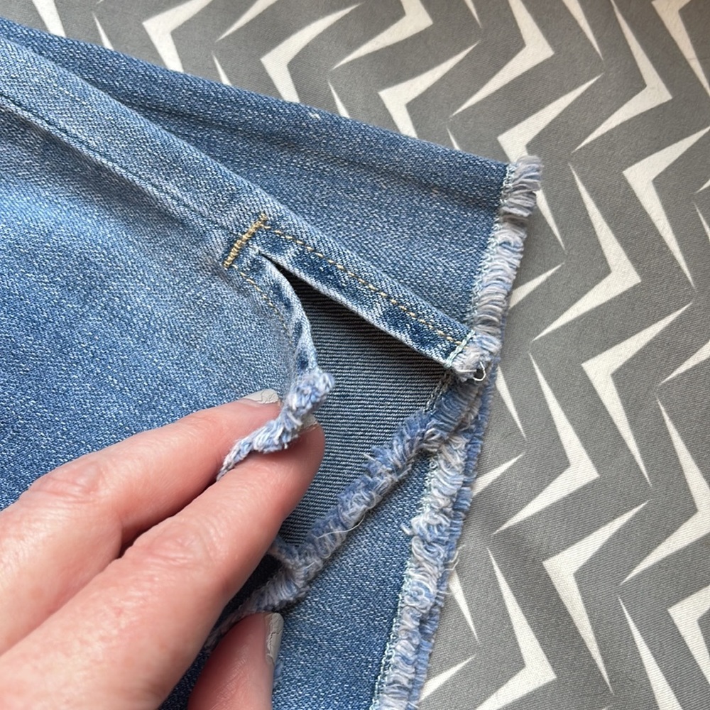 Distressed Mid-Rise Cut Off Jeans By Kensie Jeans 8/29 STRETCHY NWOT - Picture 6 of 14